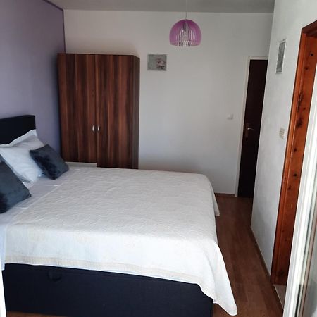 Apartments Marjanovic Bol Pokoj fotografie