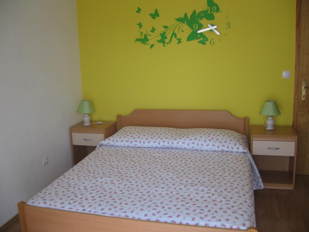 Apartments Marjanovic Bol Pokoj fotografie