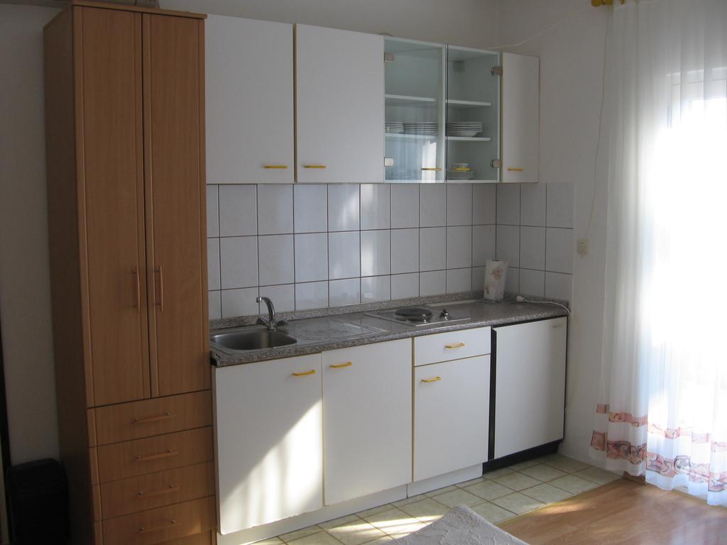 Apartments Marjanovic Bol Pokoj fotografie
