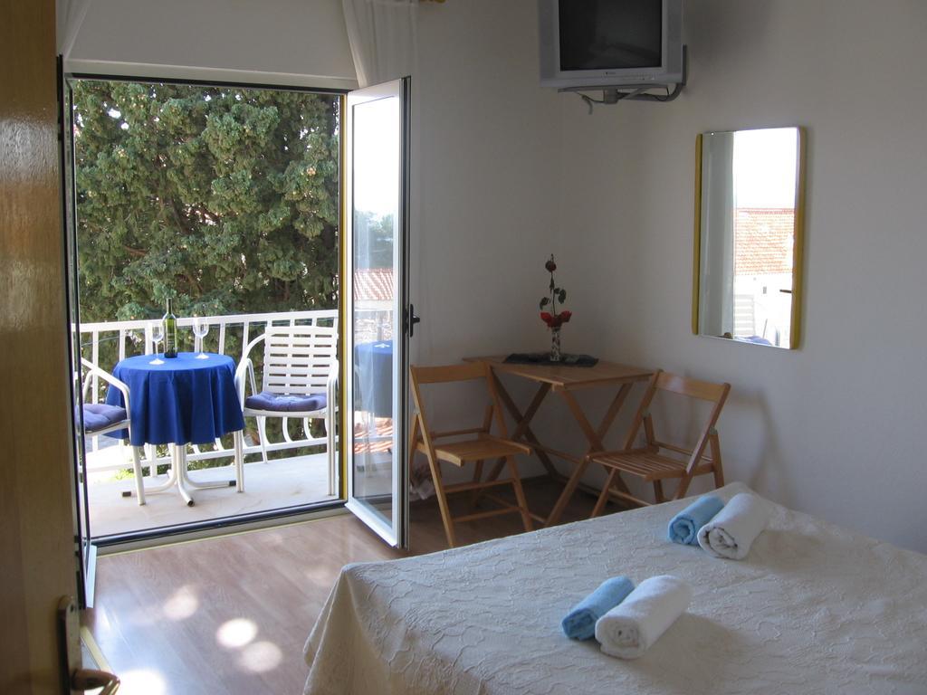 Apartments Marjanovic Bol Pokoj fotografie